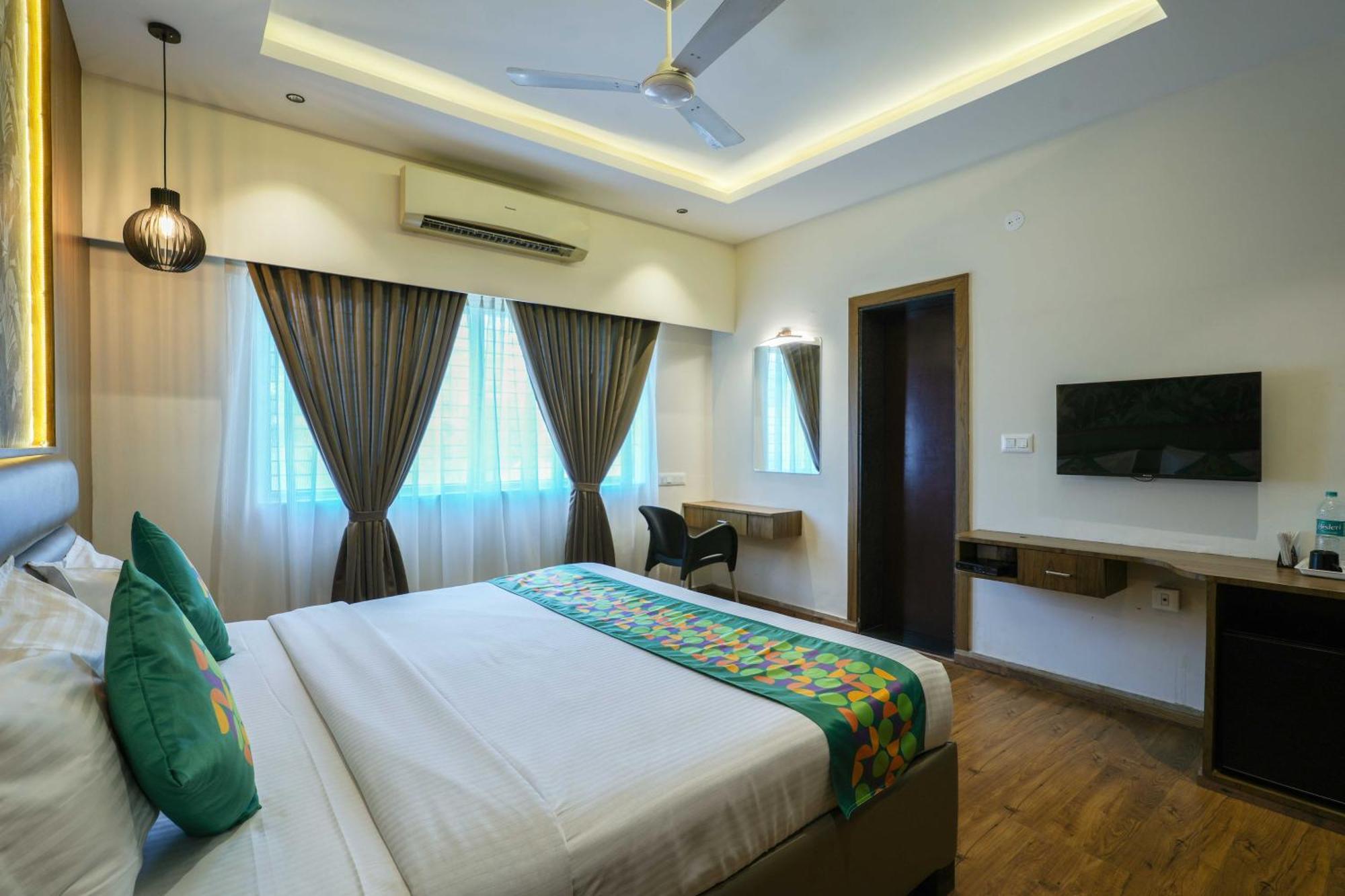 Treebo Pappilon Palace - Pvs Circle Mangalore Eksteriør billede