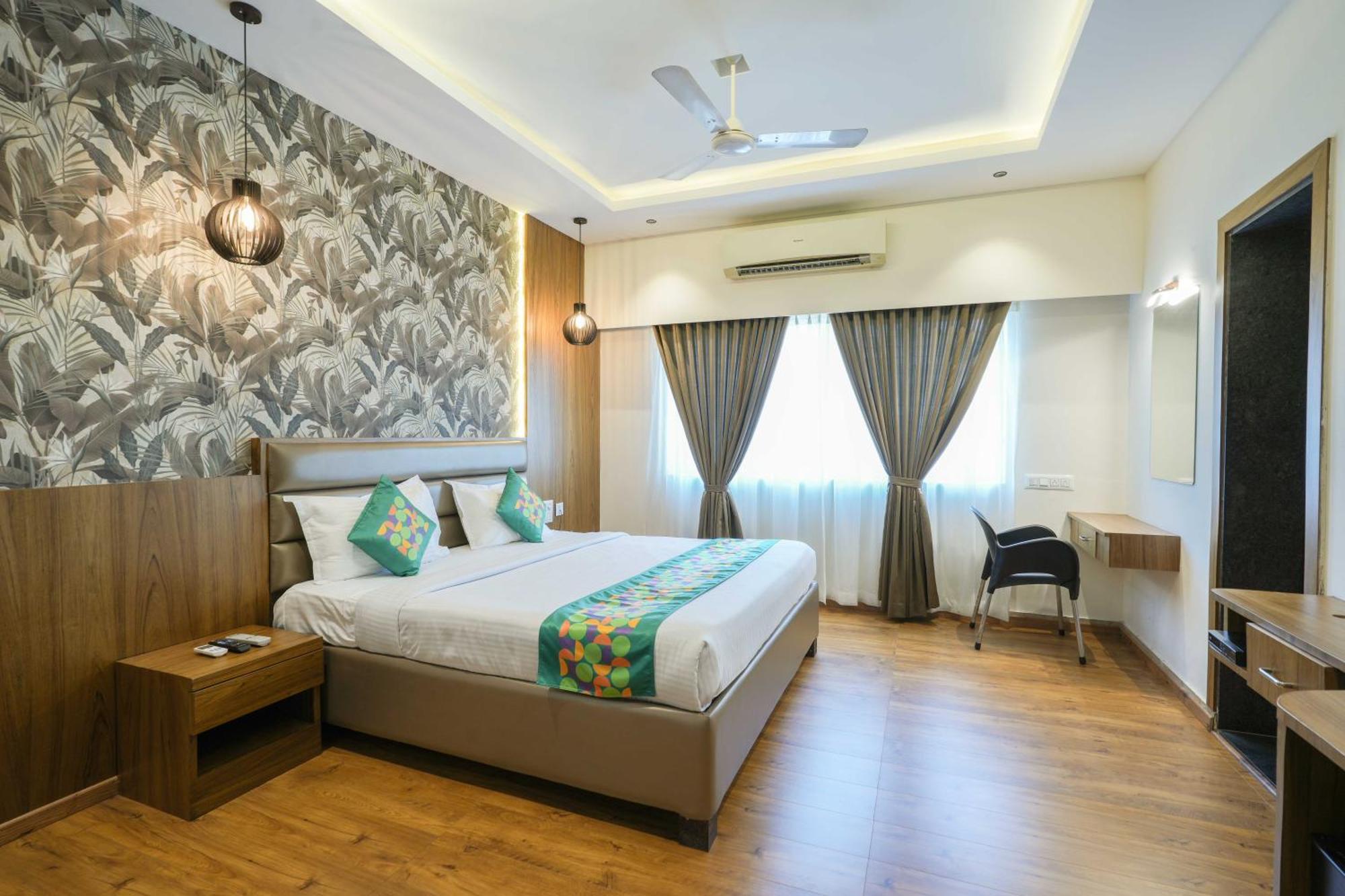Treebo Pappilon Palace - Pvs Circle Mangalore Eksteriør billede