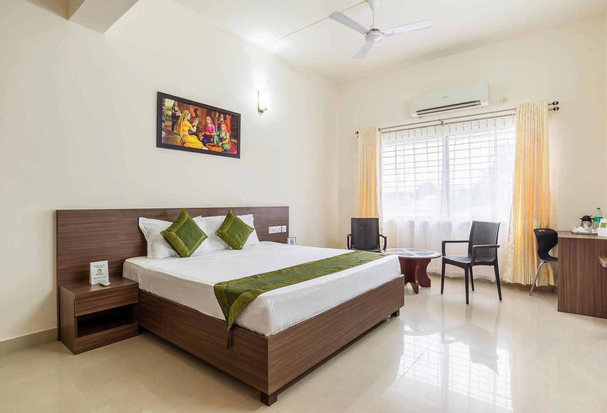 Treebo Pappilon Palace - Pvs Circle Mangalore Eksteriør billede